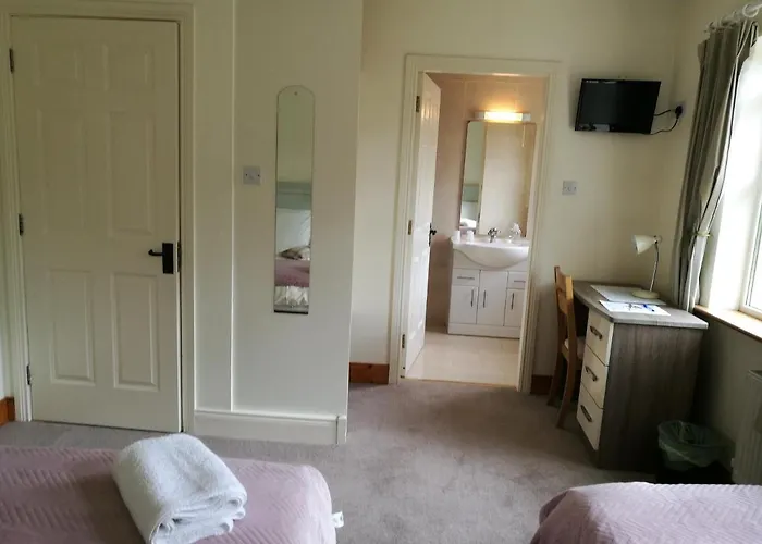 Watersedge Seaviews 4* קנמארה