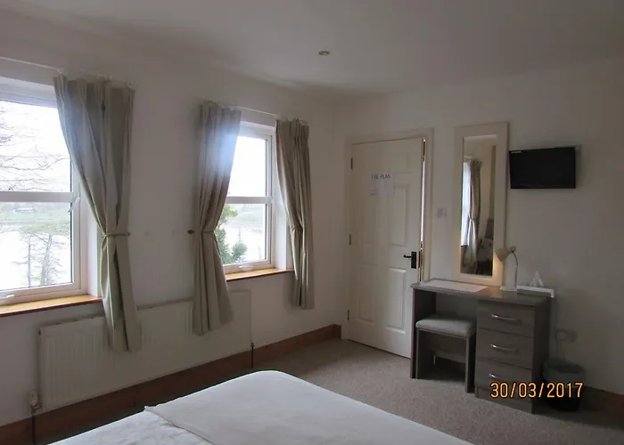 Watersedge Seaviews 4* קנמארה