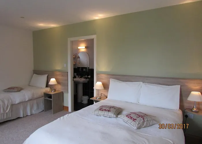 Watersedge Seaviews בית הארחה