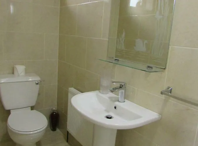 בית הארחה Watersedge Seaviews 4*