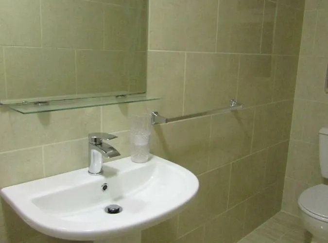 Watersedge Seaviews 4* קנמארה