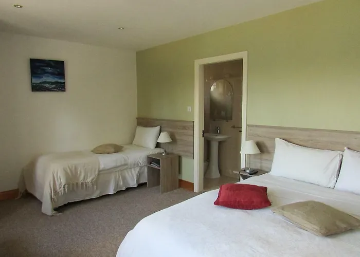 Watersedge Seaviews 4* קנמארה