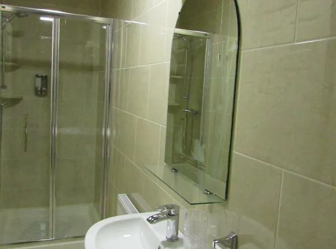 Watersedge Seaviews בית הארחה קנמארה