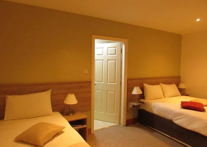 Watersedge Seaviews בית הארחה 4*