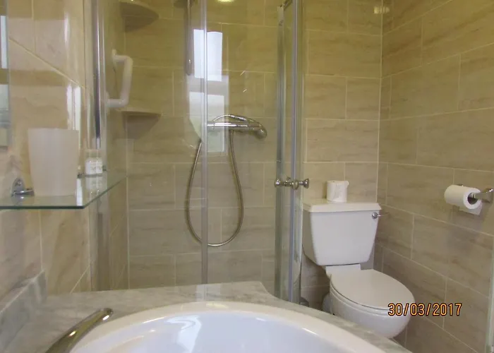 בית הארחה Watersedge Seaviews